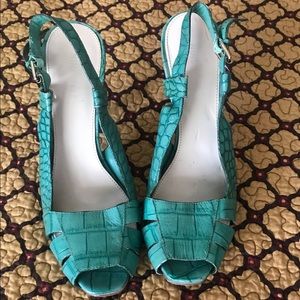 Nine West green open toe slingback heel